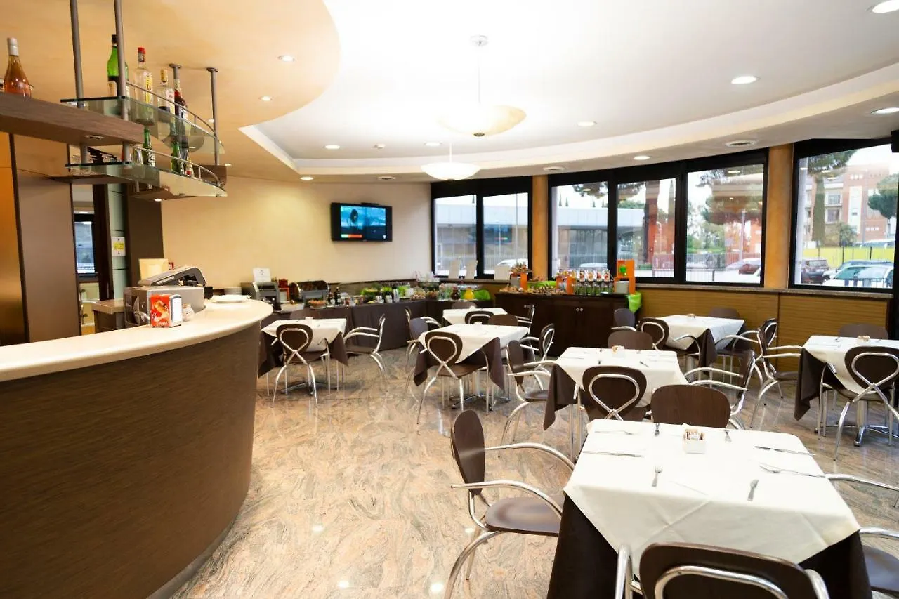 Ih Hotels Roma La Mela 4*, Rome