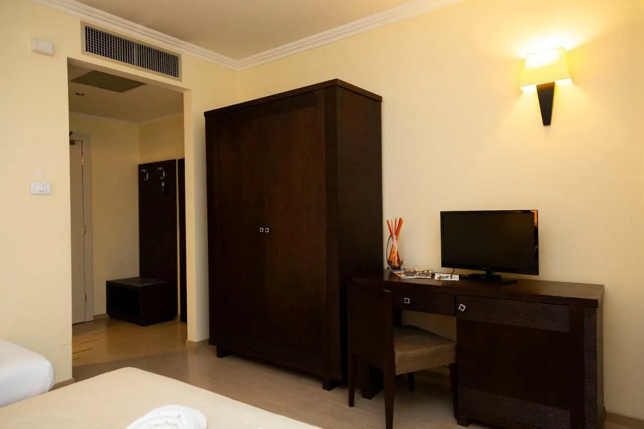 Ih Hotels Roma La Mela 4*, Rome